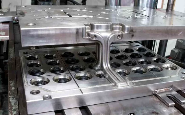 汽车模具与橡塑成型机械